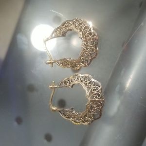 Vintage Diamond Cut Gold Filigree Earrings